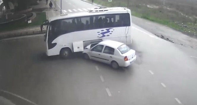 Samsun’da trafik kazaları şehir polis kamerasında