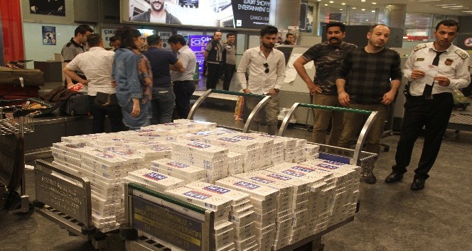 Atatürk Havalimanı’nda kaçak sigara operasyonu