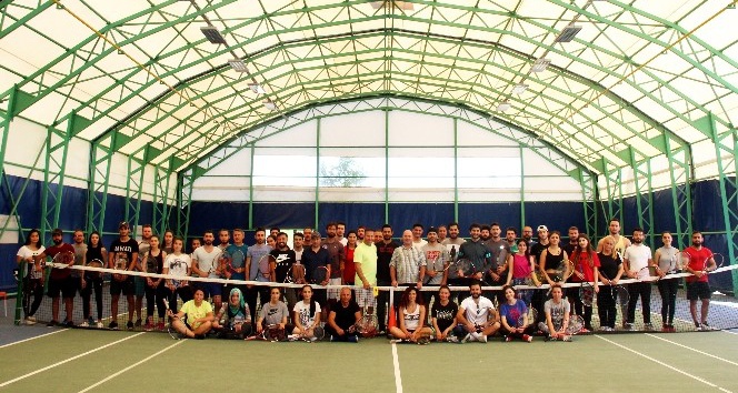 MSKÜ’de Tenis antrenörlük kursu