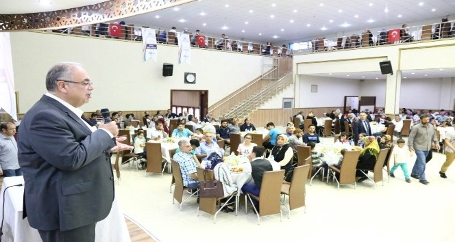 Başkan Kutlu, belediye personeliyle iftar açtı