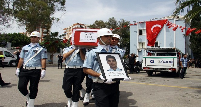 Şehit polis memuru için Antalya Emniyet Müdürlüğünde tören