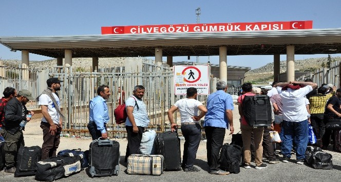 Suriyeliler bayramlaşmak için ülkelerine gitmeye başladı