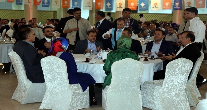 Bakan Eroğlu, Nevşehir’de partisinin ’vefa iftarı’na katıldı