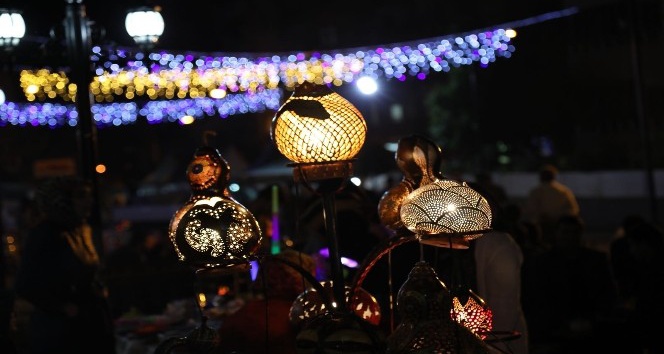 Su kabakları, Ramazan sokağını aydınlatıyor