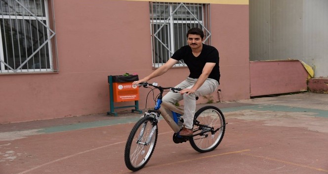 Başiskele’de öğretmenlere bisiklet hediye edildi