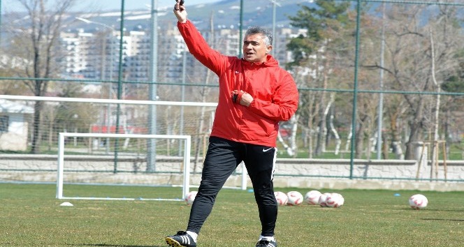 Mehmet Altıparmak: &quot;Erzurumspor’da devam etmek isterim&quot;