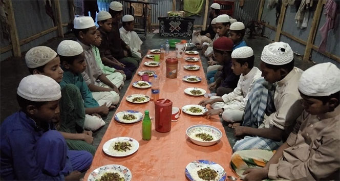 Bangladeş’teki Rohingyalı Müslümanlar yarı aç oruç tutuyor