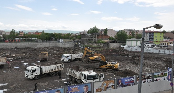 Kars’ta Sultan Alpaslan Külliyesi inşaatı hız kesmeden devam ediyor