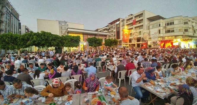Hatay Büyükşehir Belediyesi Dörtyol’da iftar verdi