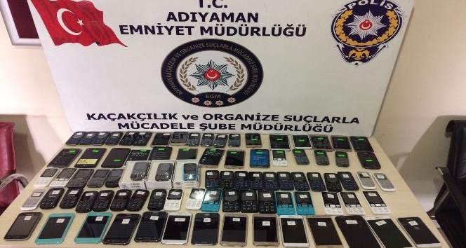Polis 10 işyerinde kaçak cep telefonu ele geçirdi