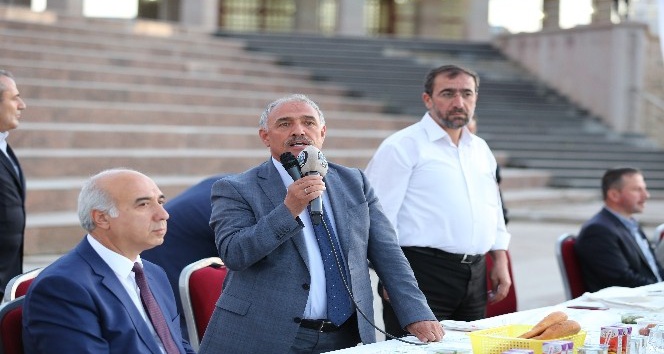 Başkan Özkan iftarda üniversite öğrencileri ile bir araya geldi