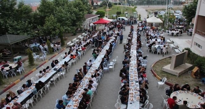 Söke Belediyesinden bin öğrenciyle iftar