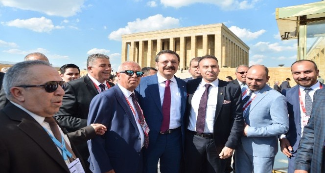 Ayvalık Ticaret Odası, TOBB Başkanı Hisarcıklıoğlu ile birlikte Ata’nın huzurunda