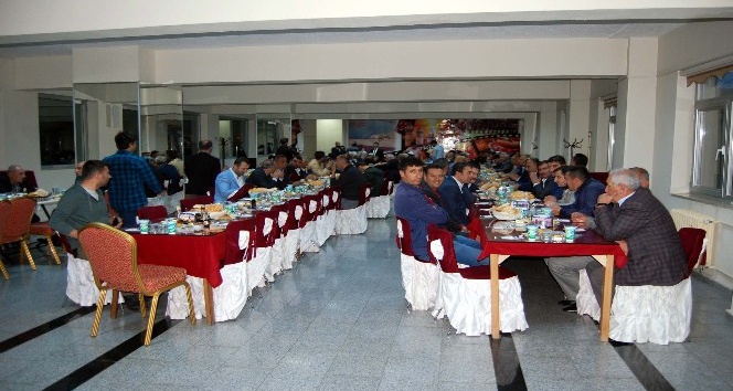 Bitlis’teki Kanaat Önderleri iftar yemeğinde bir araya geldi