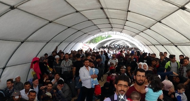 Suriyelilerin ülkelerine gidişlerinde yoğunluk yaşanıyor