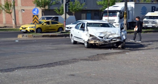 Siverek’te trafik kazası: 2 polis, 1 uzman çavuş yaralı