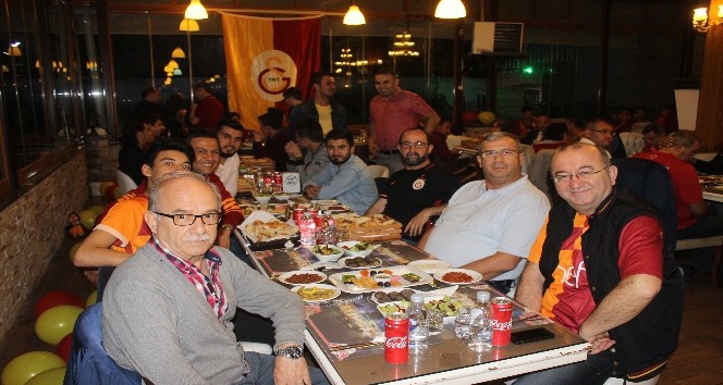 Galatasaraylılar iftarda bir araya geldiler