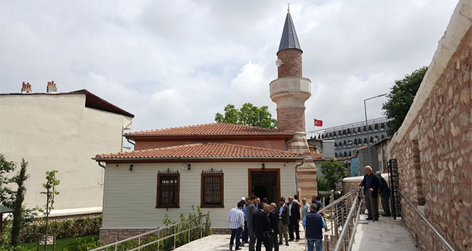 Restorasyonu tamamlanan Davutağa Camii yeniden ibadete açıldı