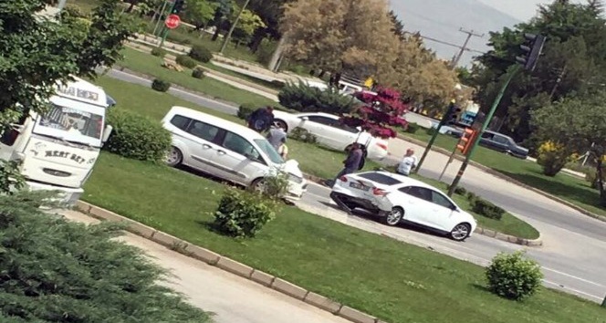 Eskişehir’de otomobiller çarpıştı: 1 yaralı