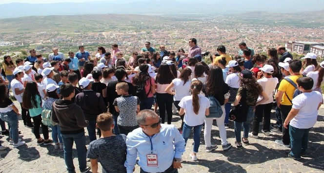 İzmir’den gelen 100 öğrenci Elazığ’da ağırlandı