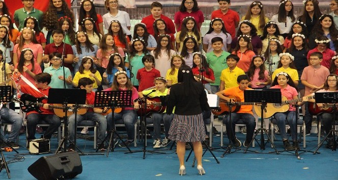 Müzik gecesinde TED Ankara Koleji  Gençlik Senfoni Orkestrası ve Koroları konseri