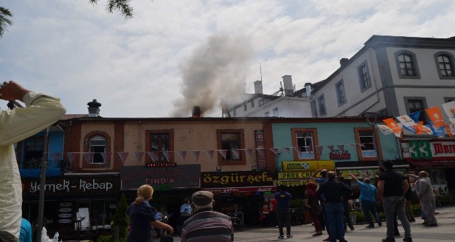 Trabzon’da şehir merkezinde yangın paniği