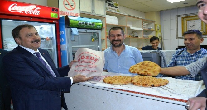 Bakan Eroğlu, memleketi Şuhut ilçesinde iftar verdi