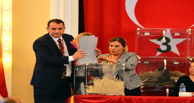 Galatasaray’da oy verme işlemi bitti, ilk sandık açıldı