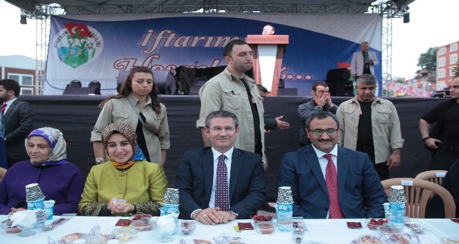 Bakan Canikli: “40 milyon kişinin turist olarak ziyaret ettiği bir ülkenin ekonomisini çökertemezsiniz”
