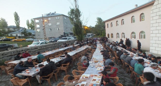Malazgirt Belediyesinden iftarlar programı