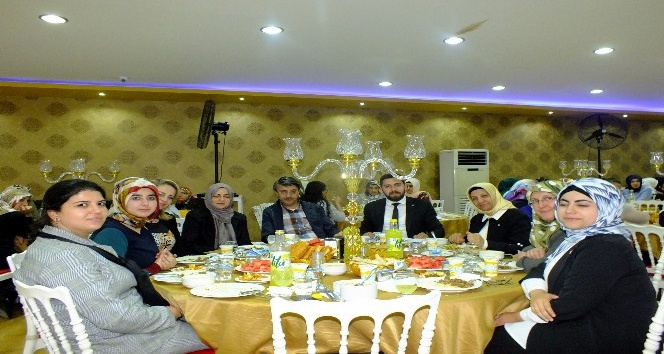 AK Parti Van İl Kadın Kollarından iftar programı