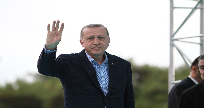 Cumhurbaşkanı Erdoğan: &quot;Ana muhalefet ilkokul müsameresi kıvamında oyunlarla yönetiliyor&quot;