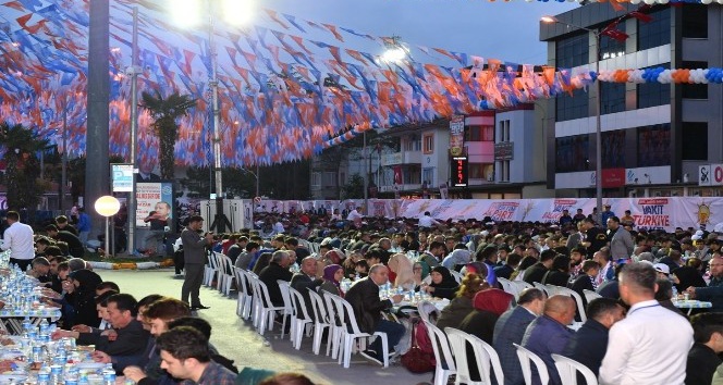 Cumhurbaşkanı Erdoğan, Balıkesir’de binlerce kişiyle iftar yaptı