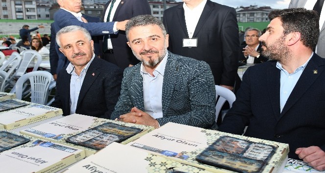 Esenyurt’ta düzenlenen iftara Ulaştırma, Denizcilik ve Haberleşme Bakanı Ahmet Arslan katıldı