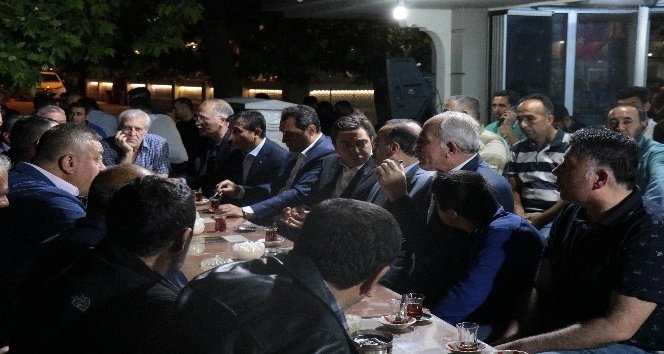 AK Partili adaylar MHP seçim bürosunu ziyaret etti
