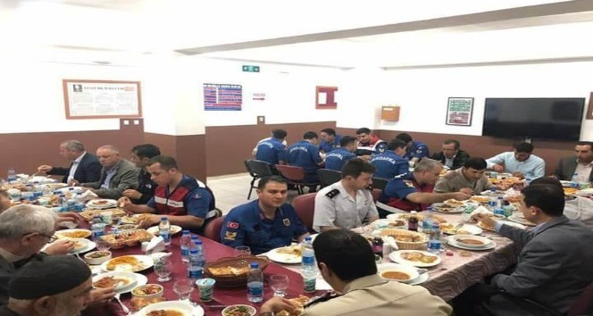 Silah arkadaşları unutmadı Astsubay Özberk için görev yaptığı ilçede iftar programı düzenlendi