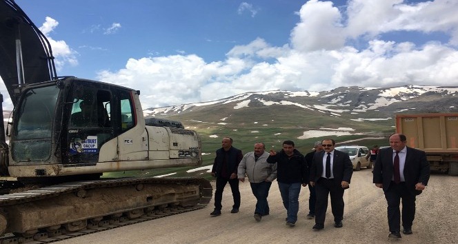 Vali Ali Hamza Pehlivan Bayburt Aydıntepe Trabzon arasında devam eden yol çalışmalarını inceledi