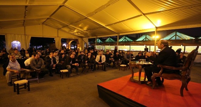 Çınaraltı Sohbetleri konuğu Yusuf Kaplan oldu