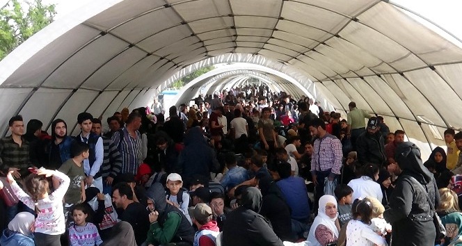 Sınırda Suriyelilerin Ramazan Bayramı yoğunluğu
