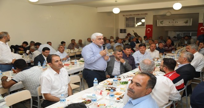 AK Partililer muhtarlarla iftarda bir araya geldi