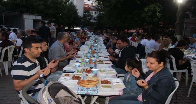 Kırklareli Milli Eğitim Müdürlüğü çalışanları iftar yemeğinde buluştu