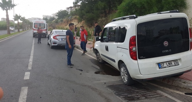Antalya&#039;nın Manavgat ilçesinde trafik kazası: 2 yaralı
