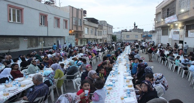 Kilis Belediyesi ve Malezyalı dernekten iftar yemeği