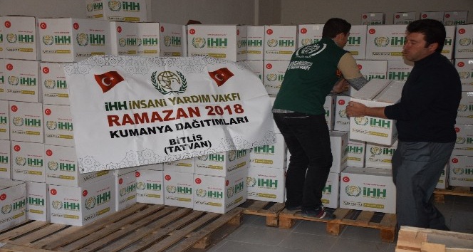 Bitlis’te bin 500 aileye Ramazan kumanyası