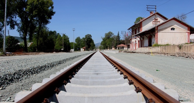 90 yıllık demiryolu hattı yenileniyor