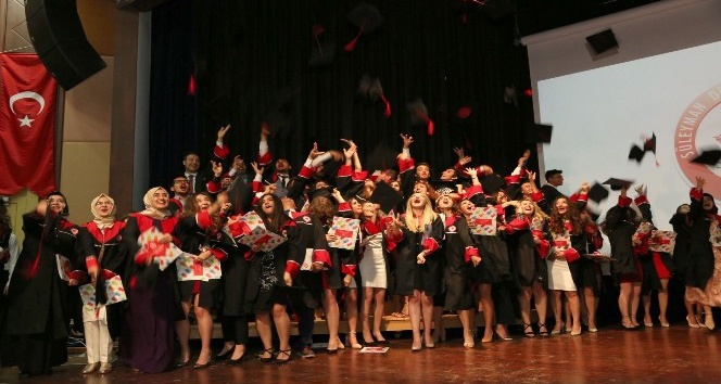 SDÜ’lü genç diş hekimleri mezuniyet belgelerini aldılar