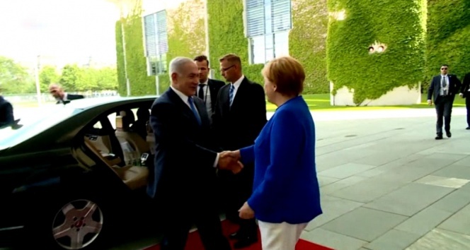 Netanyahu, Merkel ile görüştü!