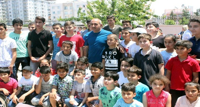 Ailelerine sigarayı bıraktıran 15 bin çocuğa bisiklet dağıtılıyor