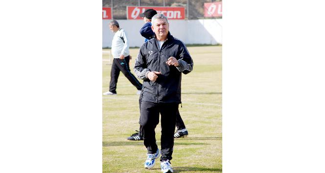 Teknik direktör Ümit Kayıhan yaşamını yitirdi