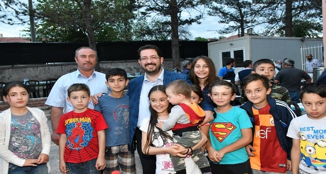 Aksaray Belediyesi, vatandaşları mahalle iftarında buluşturuyor